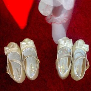 These shoes are called Dufannie. It’s two sets.
